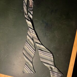 Campus Moda 100% silk self-tie bow tie